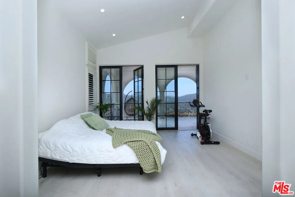 33182 Mulholland Highway, Malibu, California 90265 home-pic-45