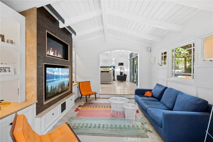 649 Anita Street, Laguna Beach, California 92651