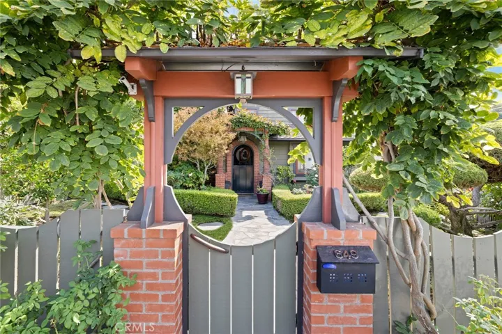 649 Anita Street, Laguna Beach, California 92651