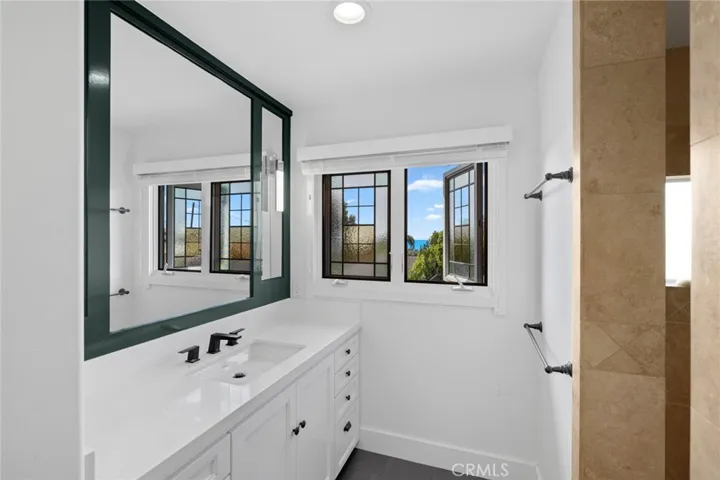 649 Anita Street, Laguna Beach, California 92651