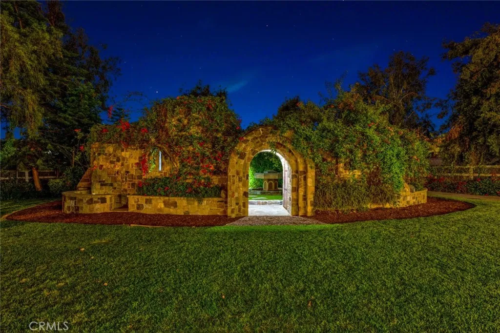 752 N Creekview Drive, Orange, California 92869 home-pic-44