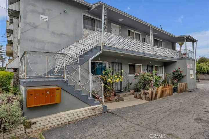 6862 Hazeltine Avenue, Van Nuys, California 91405