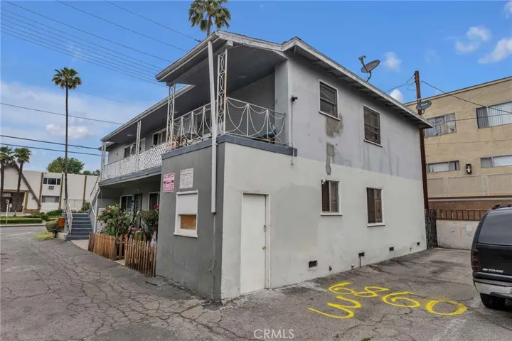 6862 Hazeltine Avenue, Van Nuys, California 91405