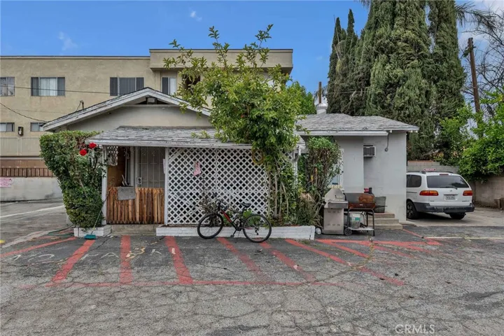 6862 Hazeltine Avenue, Van Nuys, California 91405