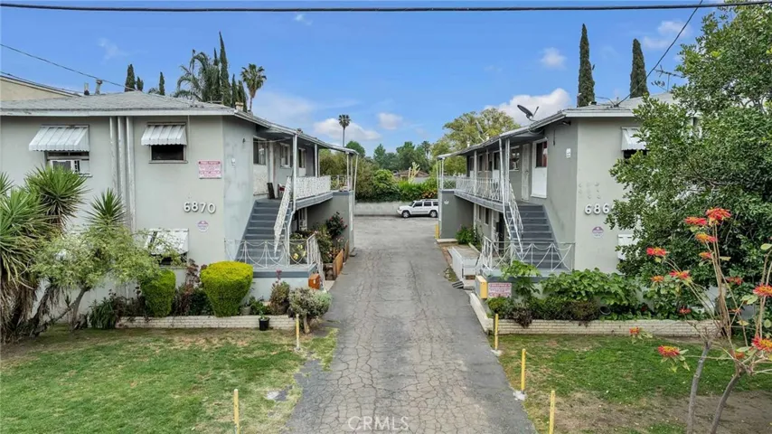 6862 Hazeltine Avenue, Van Nuys, California 91405