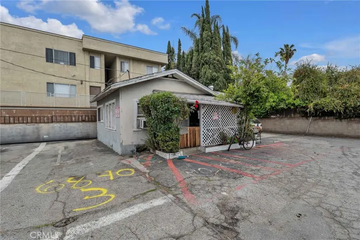 6862 Hazeltine Avenue, Van Nuys, California 91405