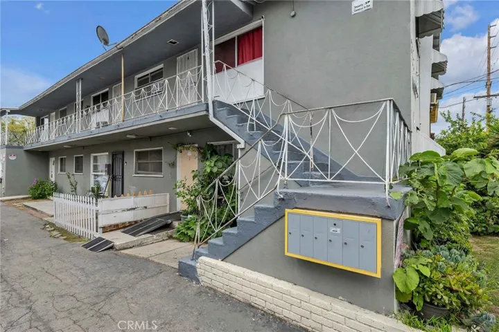 6862 Hazeltine Avenue, Van Nuys, California 91405
