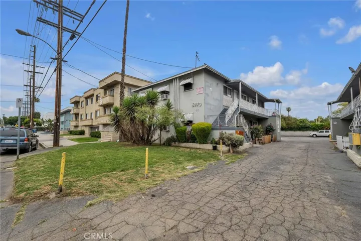 6862 Hazeltine Avenue, Van Nuys, California 91405