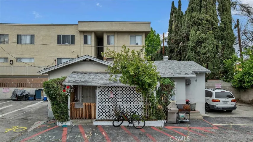 6862 Hazeltine Avenue, Van Nuys, California 91405