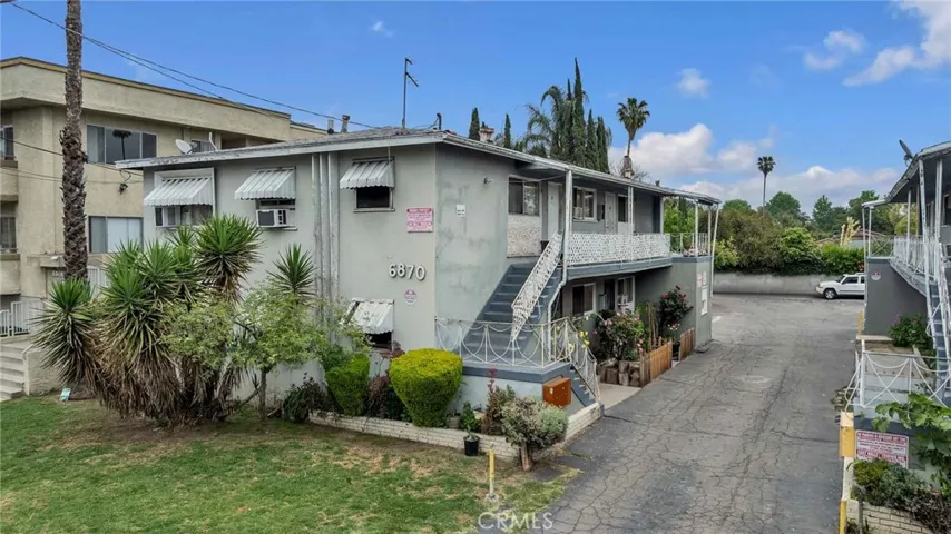 6862 Hazeltine Avenue, Van Nuys, California 91405