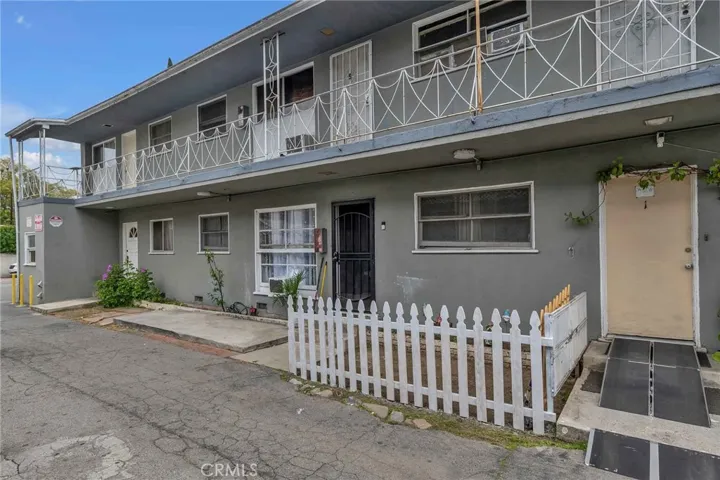 6862 Hazeltine Avenue, Van Nuys, California 91405