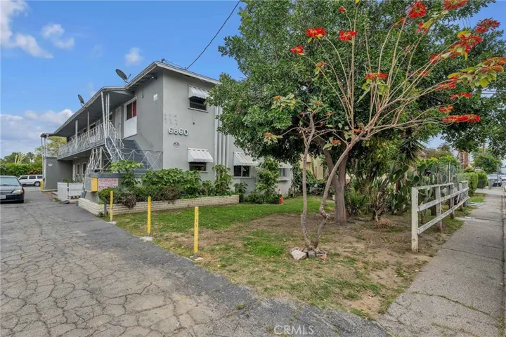6862 Hazeltine Avenue, Van Nuys, California 91405
