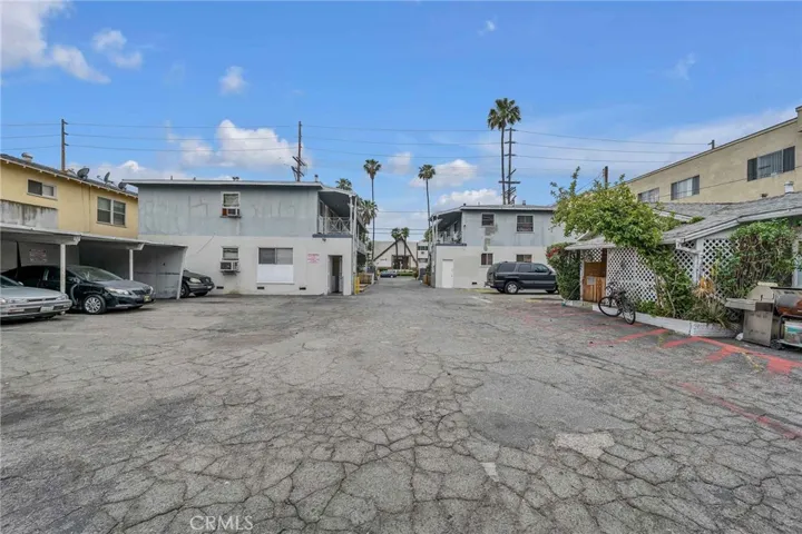 6862 Hazeltine Avenue, Van Nuys, California 91405