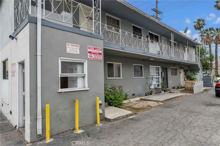 6862 Hazeltine Avenue, Van Nuys, California 91405