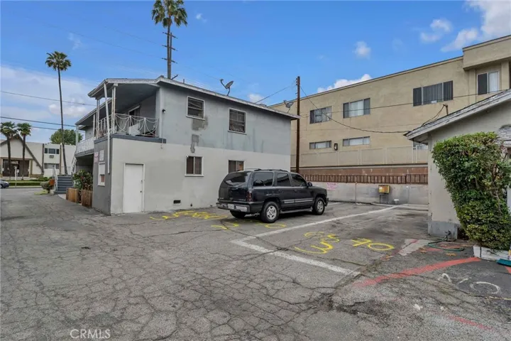 6862 Hazeltine Avenue, Van Nuys, California 91405