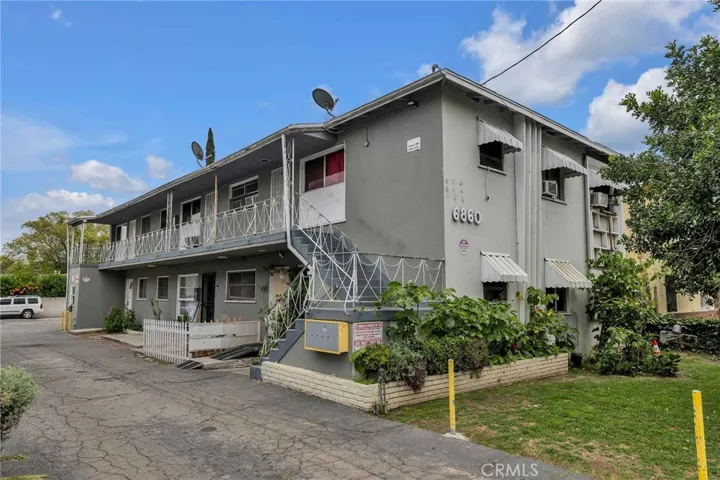 6862 Hazeltine Avenue, Van Nuys, California 91405