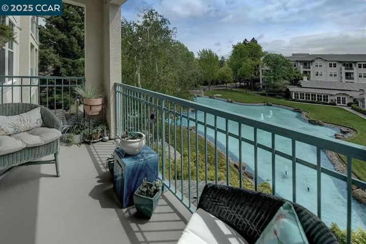 1840 Tice Creek 2326, Walnut Creek, California 94595