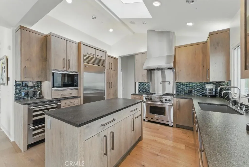 2501 Barrymore Drive, Malibu, California 90265 home-pic-12