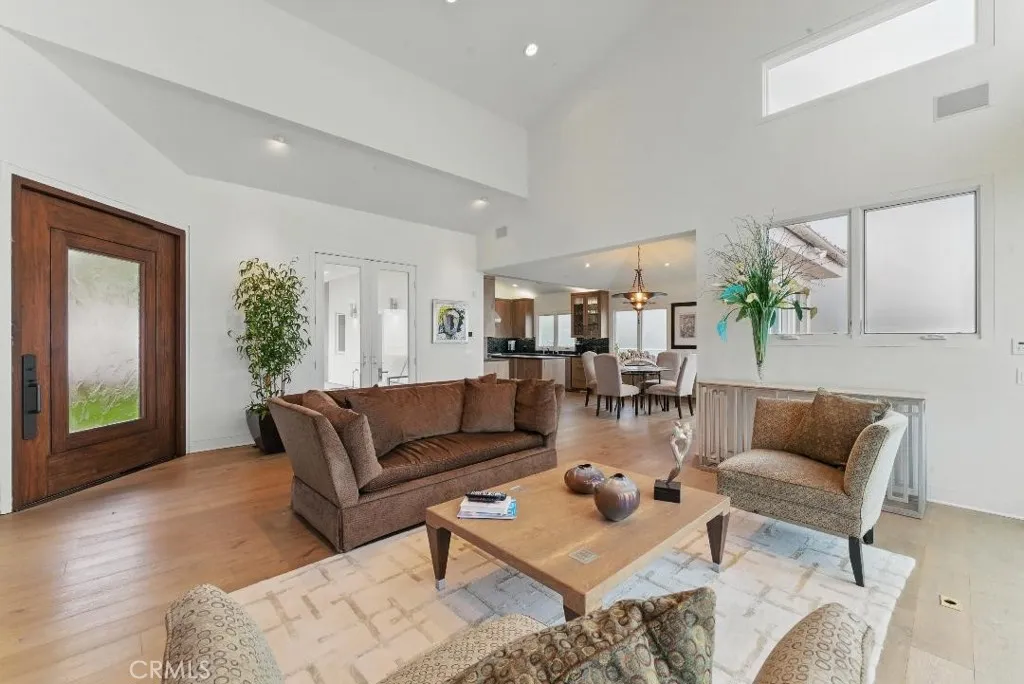 2501 Barrymore Drive, Malibu, California 90265 home-pic-7