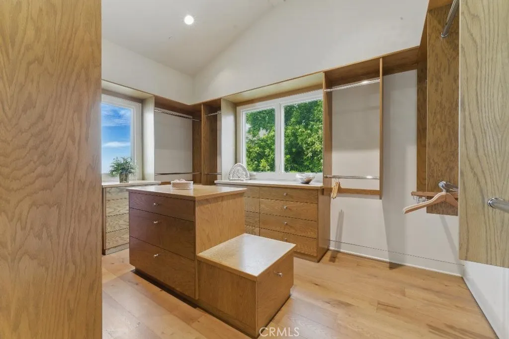 2501 Barrymore Drive, Malibu, California 90265 home-pic-39