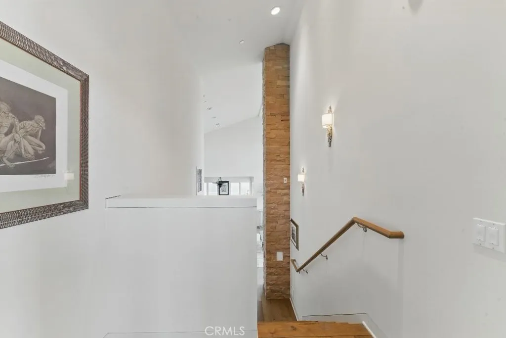 2501 Barrymore Drive, Malibu, California 90265 home-pic-15