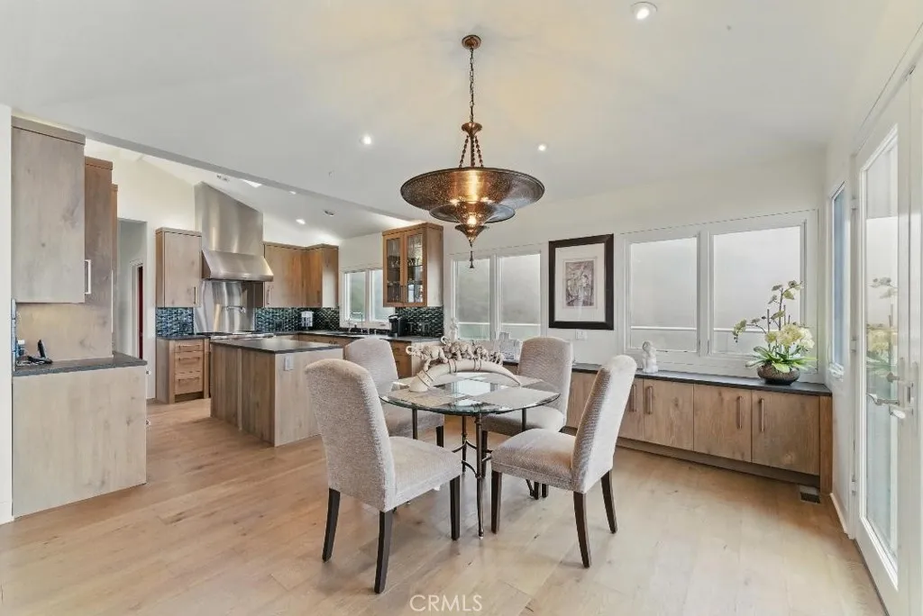 2501 Barrymore Drive, Malibu, California 90265 home-pic-10