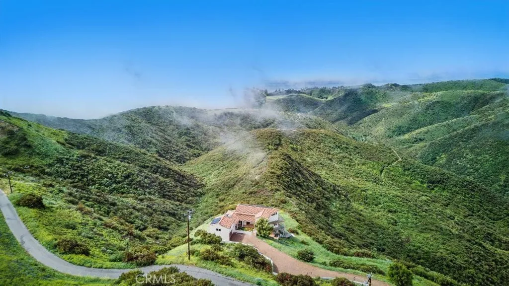 2501 Barrymore Drive, Malibu, California 90265 home-pic-52
