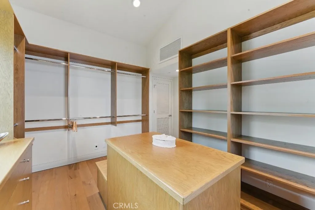 2501 Barrymore Drive, Malibu, California 90265 home-pic-40