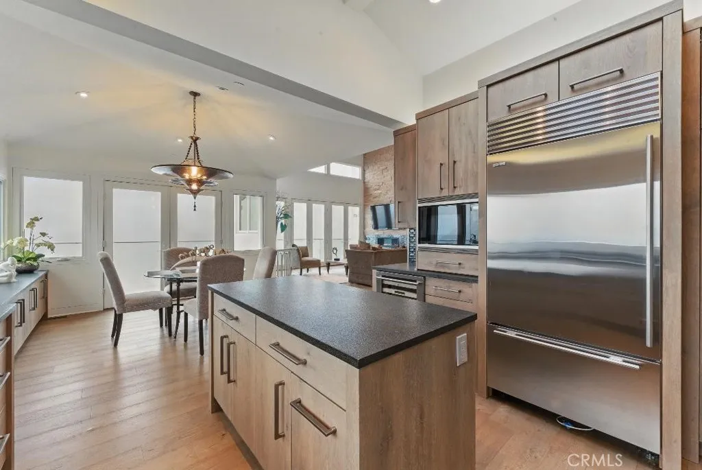 2501 Barrymore Drive, Malibu, California 90265 home-pic-13