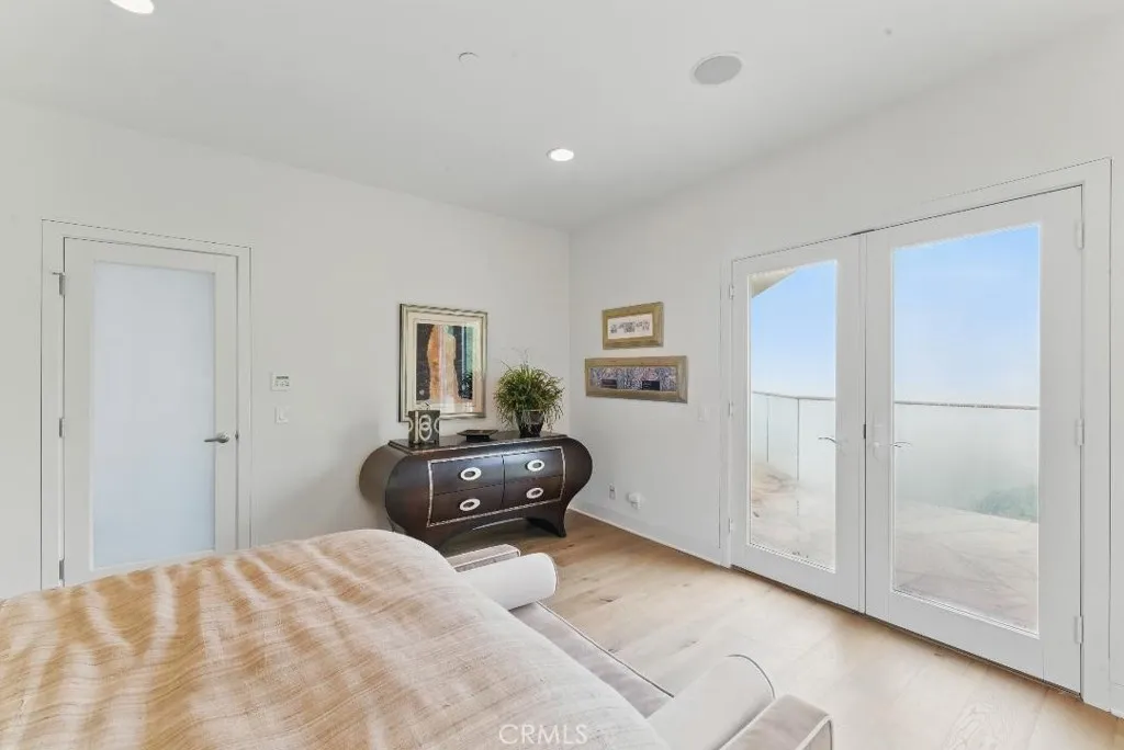 2501 Barrymore Drive, Malibu, California 90265 home-pic-17