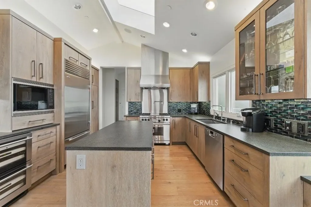 2501 Barrymore Drive, Malibu, California 90265 home-pic-11