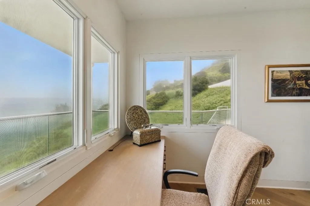 2501 Barrymore Drive, Malibu, California 90265 home-pic-19