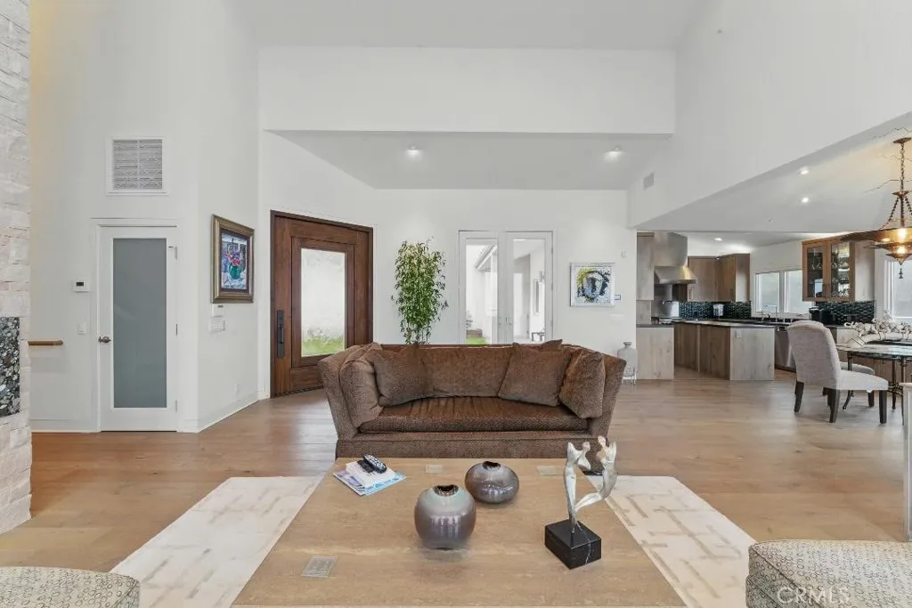 2501 Barrymore Drive, Malibu, California 90265 home-pic-4