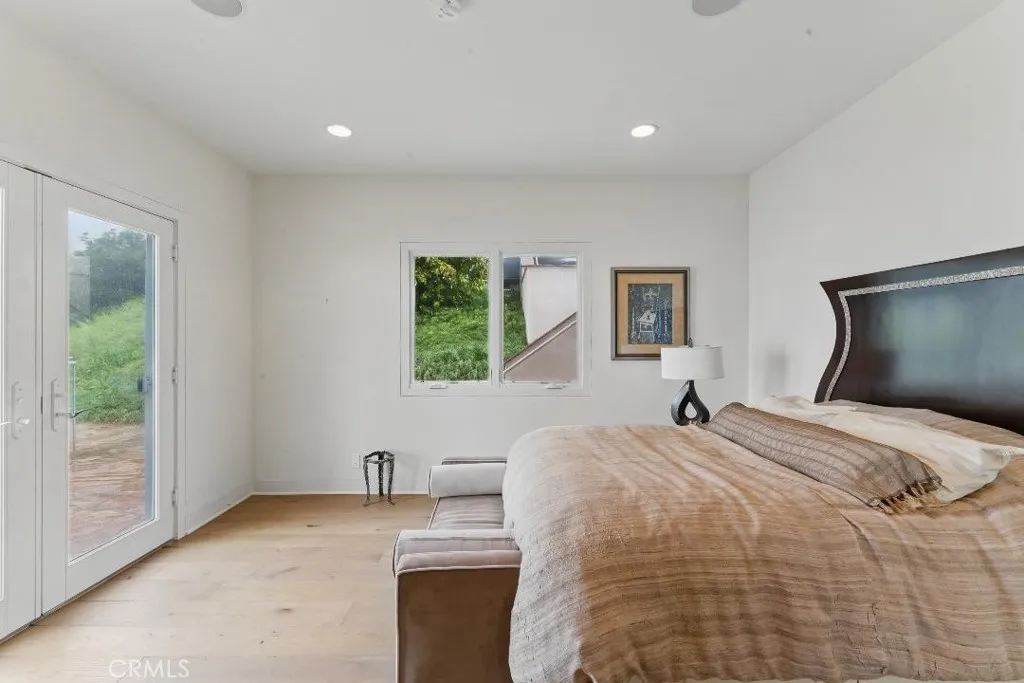 2501 Barrymore Drive, Malibu, California 90265 home-pic-16
