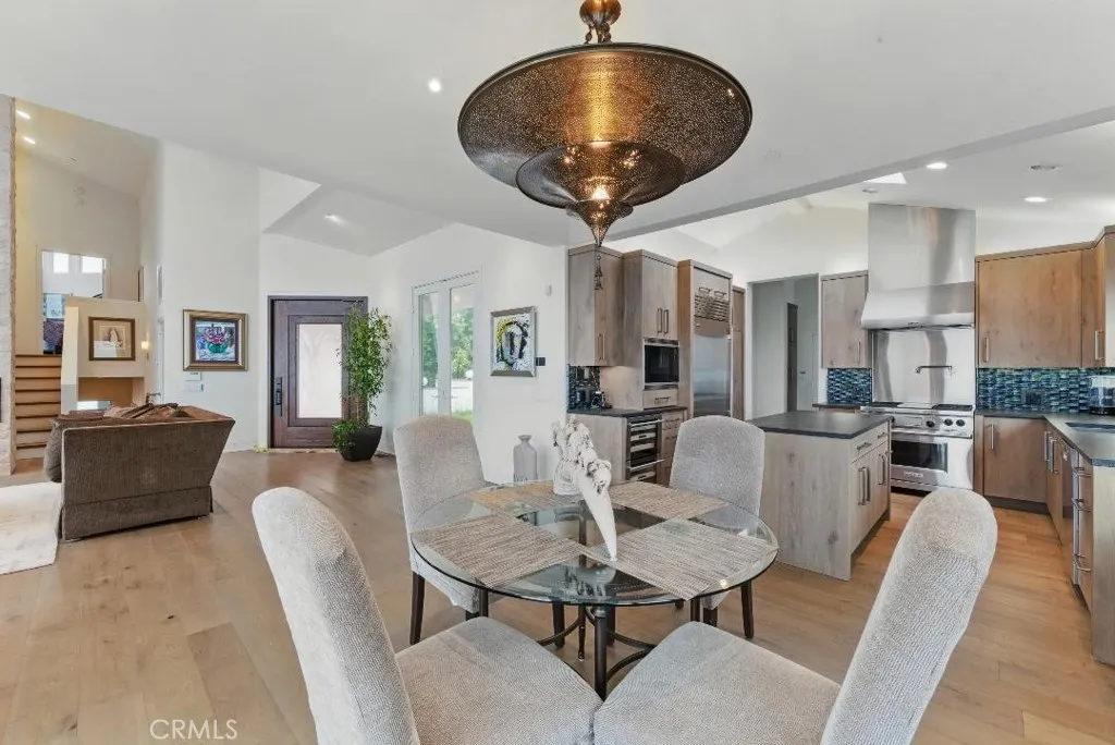 2501 Barrymore Drive, Malibu, California 90265 home-pic-8