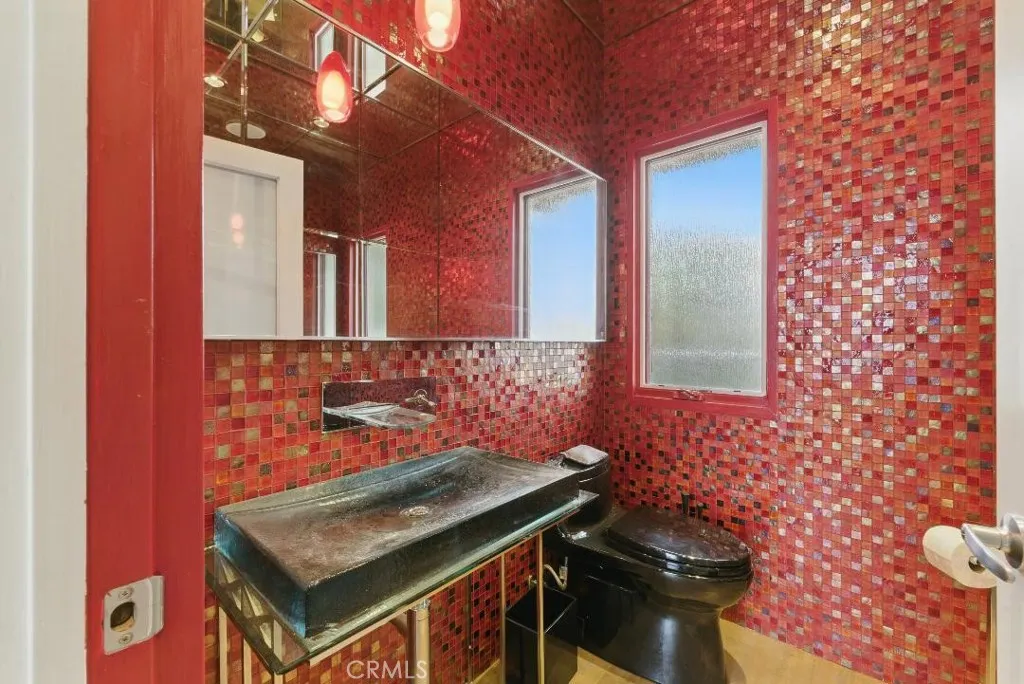 2501 Barrymore Drive, Malibu, California 90265 home-pic-25