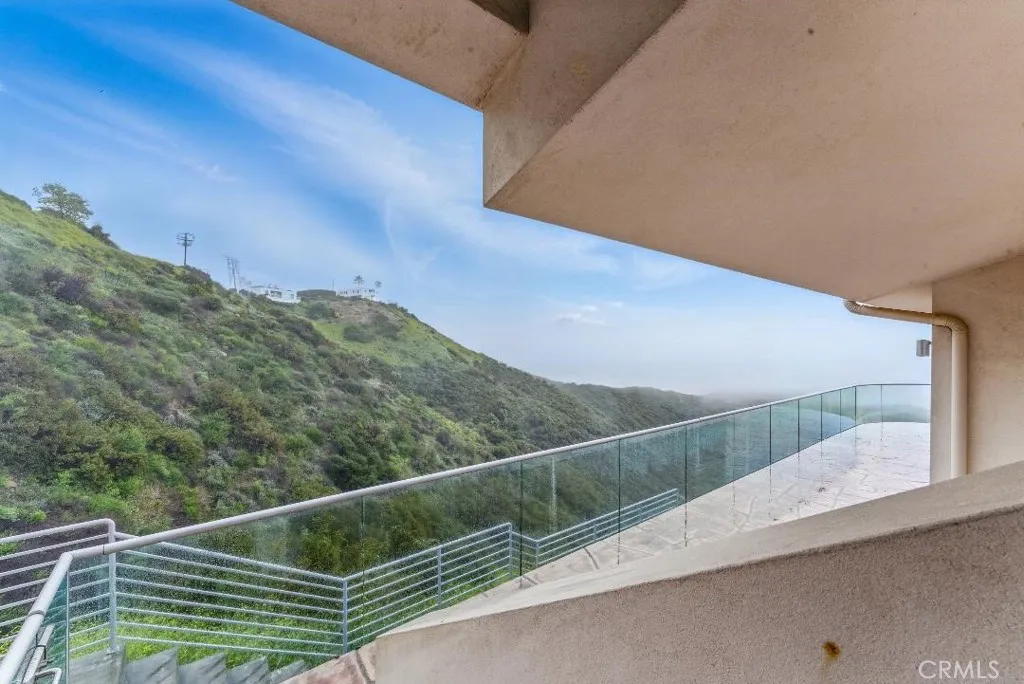 2501 Barrymore Drive, Malibu, California 90265 home-pic-49