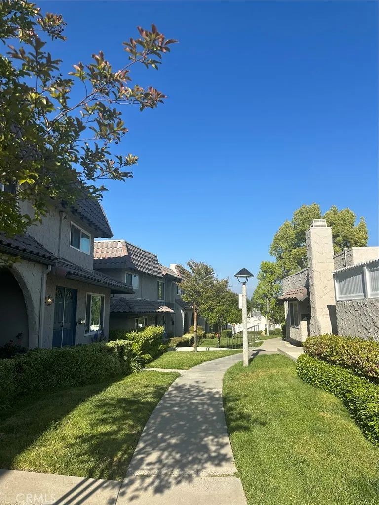 25260 Avenida Dorena, Newhall, California 91321 home-pic-0