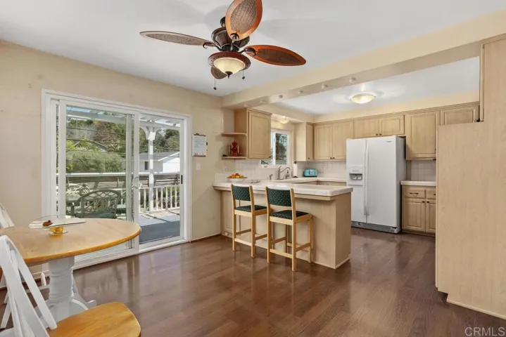Look at this beautiful kitchen! Cozy up to the breakfast bar.