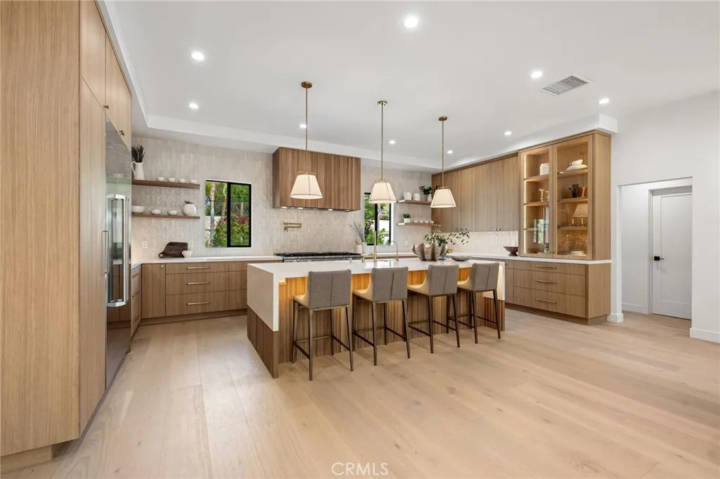 20215 Lorenzana Drive, Woodland Hills, California 91364 home-pic-18