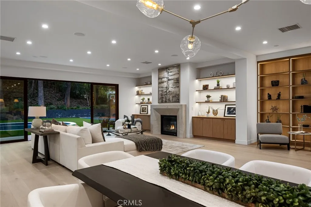 20215 Lorenzana Drive, Woodland Hills, California 91364 home-pic-8