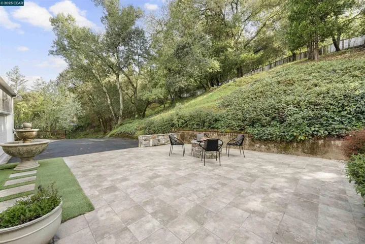 6 Monte Veda Dr, Orinda, California 94563
