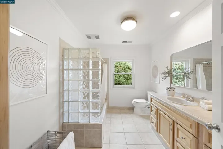 6 Monte Veda Dr, Orinda, California 94563