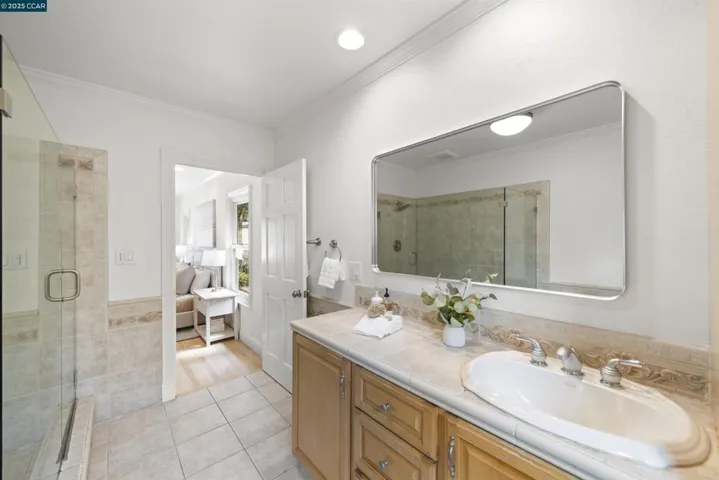 6 Monte Veda Dr, Orinda, California 94563