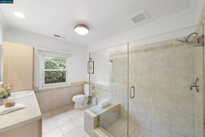 6 Monte Veda Dr, Orinda, California 94563