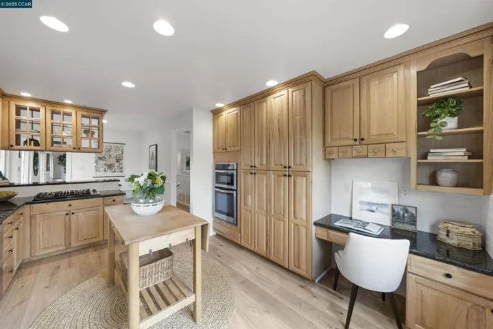 6 Monte Veda Dr, Orinda, California 94563