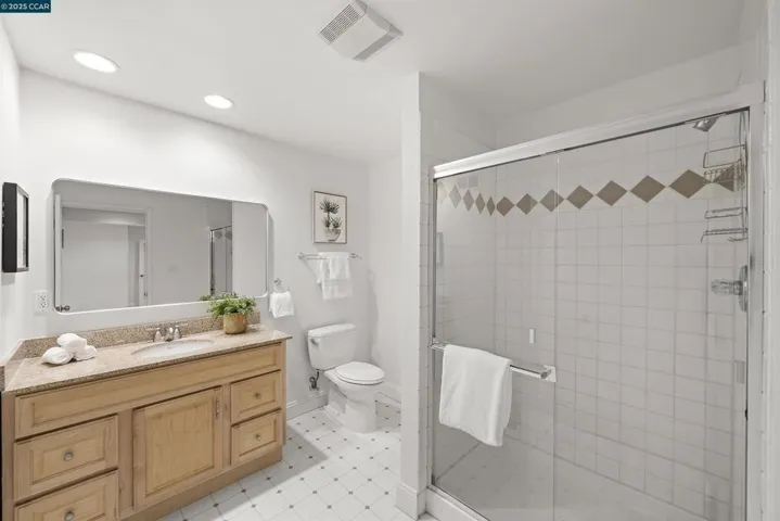 6 Monte Veda Dr, Orinda, California 94563