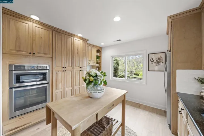 6 Monte Veda Dr, Orinda, California 94563