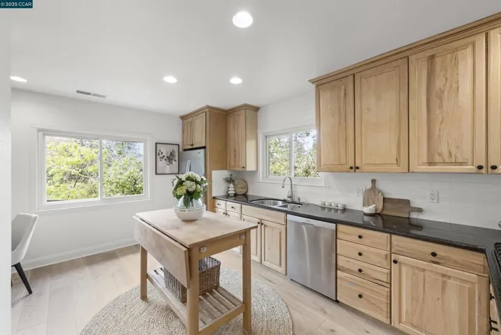 6 Monte Veda Dr, Orinda, California 94563