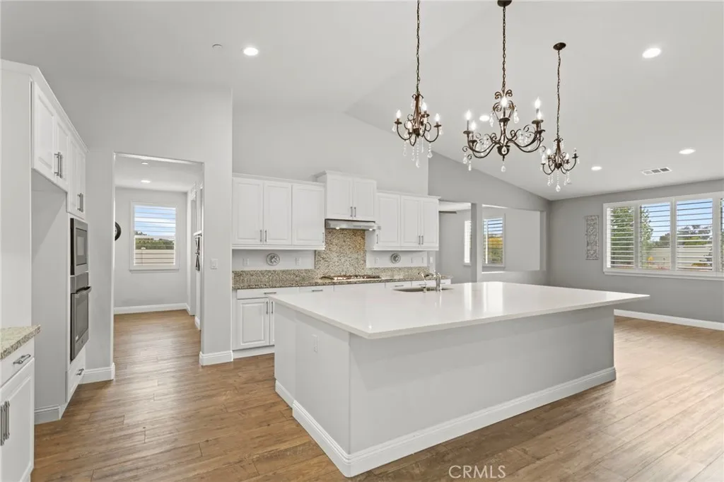 30404 Canyon Point Circle, Menifee, California 92584 home-pic-9